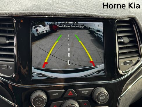 Used 2022 Jeep Grand Cherokee Limited image 20