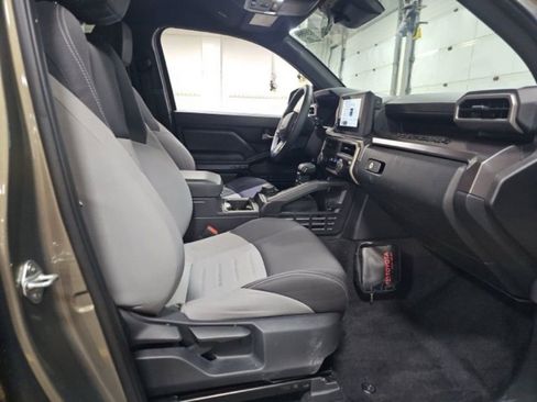 Used 2025 Toyota Tacoma TRD Sport image 12