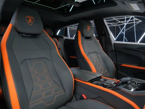 Used 2025 Lamborghini Urus SE AWD/4WD image 21