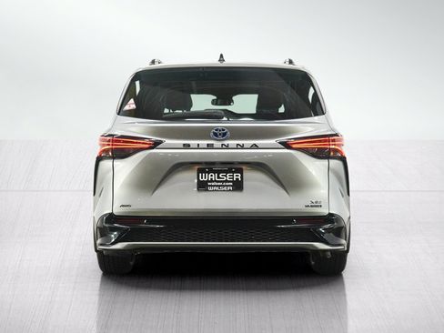 Used 2022 Toyota Sienna XSE AWD/4WD image 4