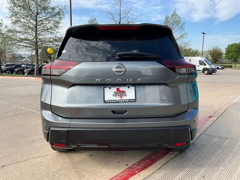 Used 2025 Nissan Rogue SV image 7