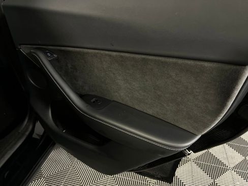 Used 2023 Tesla Model Y Long Range image 30