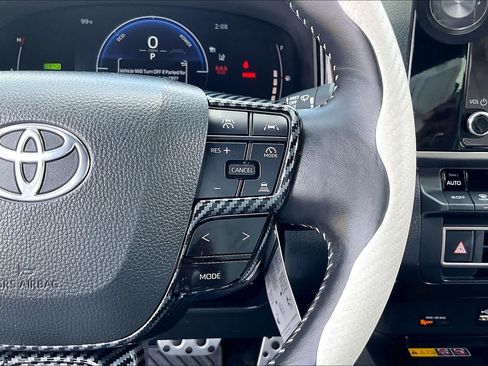Used 2025 Toyota Camry SE FWD image 24