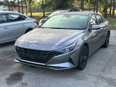 Used 2023 Hyundai Elantra SEL w/ Cargo Package