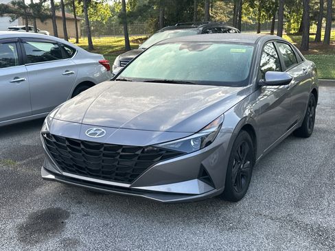 Used 2023 Hyundai Elantra SEL w/ Cargo Package FWD image 1