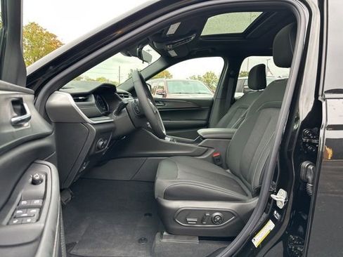 New 2025 Jeep Grand Cherokee L Laredo w/ Luxury Tech Group I image 7