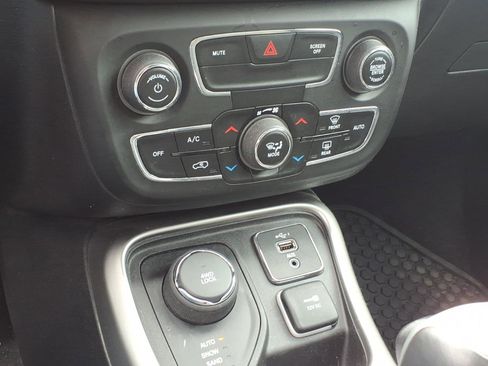 Used 2020 Jeep Compass Latitude w/ Cold Weather Group image 11