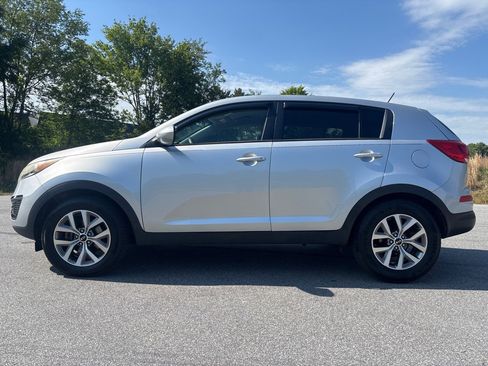 Used 2016 Kia Sportage LX FWD image 2