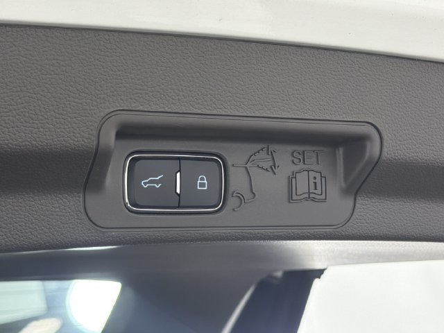Used 2021 Ford Explorer Platinum w/ Equipment Group 601A AWD/4WD image 20