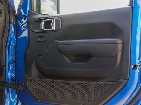 New 2024 Jeep Gladiator Sport image 30