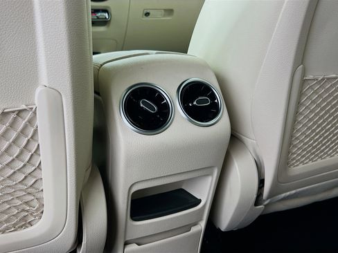 Used 2023 Mercedes-Benz GLB 250 w/ Premium Package image 25