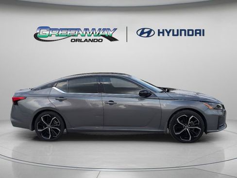 Used 2024 Nissan Altima 2.5 SR FWD image 9