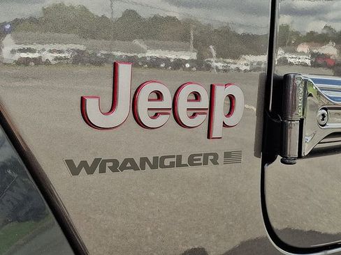New 2025 Jeep Wrangler Unlimited Rubicon w/ Convenience Group AWD/4WD image 17