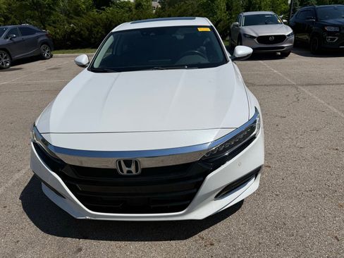 Used 2018 Honda Accord Touring image 2
