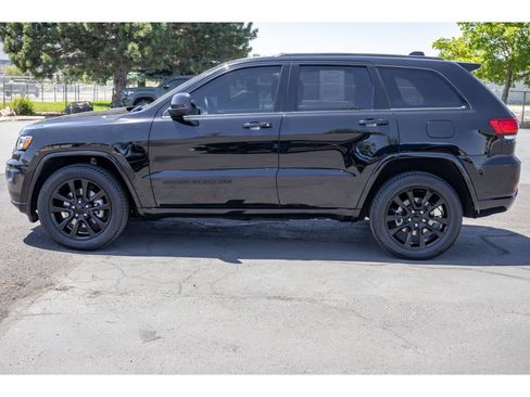 Used 2021 Jeep Grand Cherokee Laredo X AWD/4WD image 7