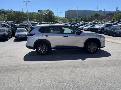 Used 2024 Nissan Rogue S AWD/4WD image 7