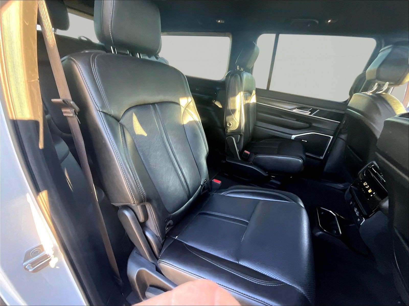 Used 2024 Jeep Wagoneer Series II AWD/4WD image 25