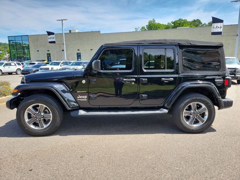Used 2020 Jeep Wrangler Unlimited Sahara w/ Cold Weather Group AWD/4WD image 24