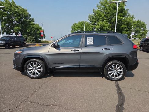 Used 2018 Jeep Cherokee Latitude FWD image 11