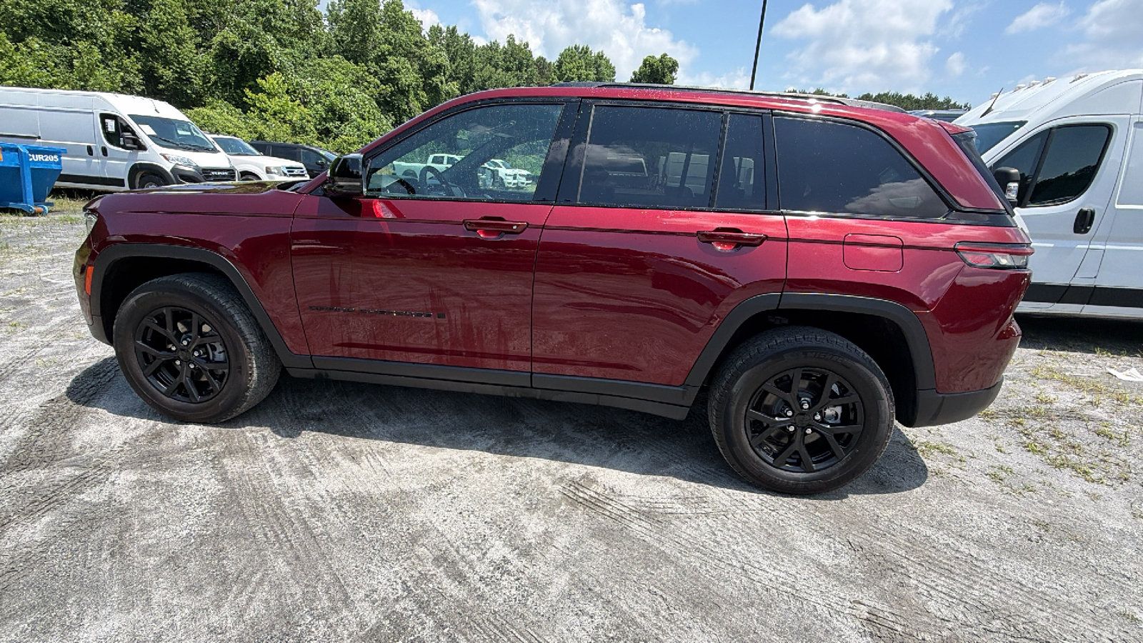 Certified 2025 Jeep Grand Cherokee Altitude AWD/4WD image 11
