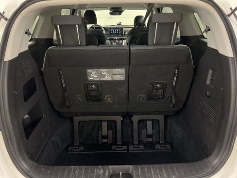 Used 2023 Kia Carnival LX image 34