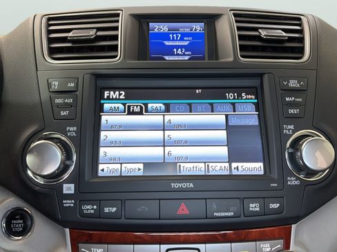 Used 2012 Toyota Highlander Limited w/ Tow Pkg AWD/4WD image 25