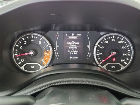 Used 2016 Jeep Renegade Latitude image 3