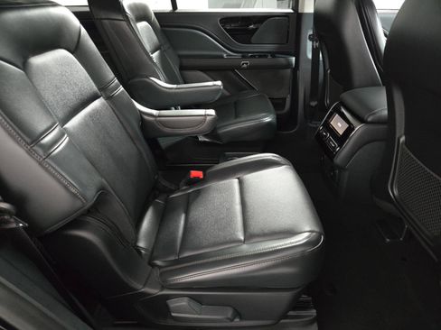 New 2026 Lincoln Aviator AWD image 18