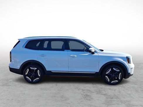 Used 2023 Kia Telluride EX w/ EX Captain's Chair Package image 6