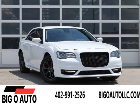 Used 2022 Chrysler 300 Touring L AWD/4WD image 1