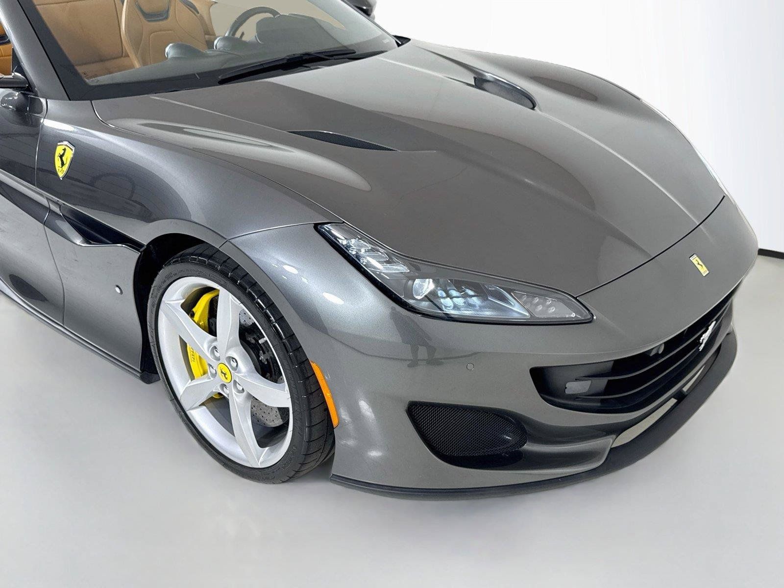 Used 2019 Ferrari Portofino RWD image 32