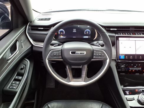 Used 2023 Jeep Grand Cherokee Limited w/ Luxury Tech Group II image 17