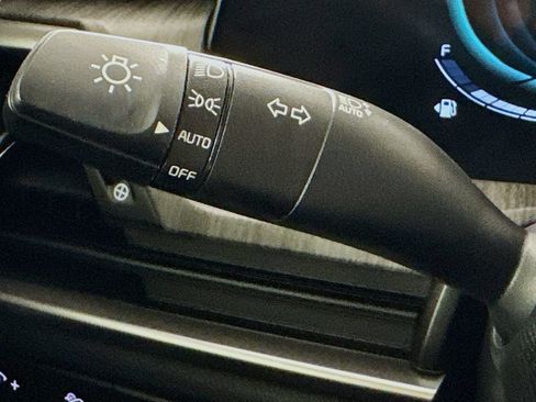 Used 2025 Kia Telluride EX w/ EX Captain's Chair Package FWD image 12