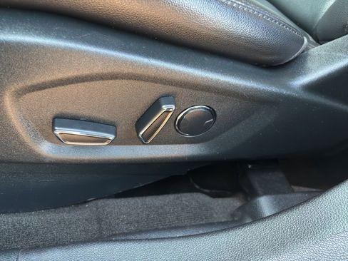 Used 2018 Ford Explorer XLT w/ Equipment Group 202A FWD image 14