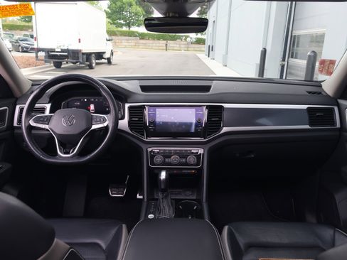 Used 2022 Volkswagen Atlas SEL Premium image 16