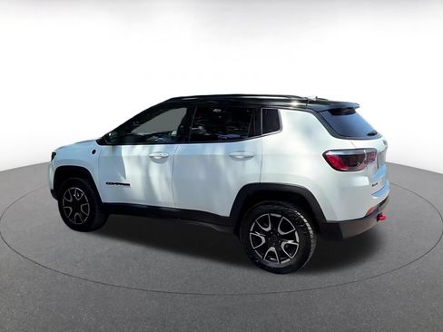 Used 2025 Jeep Compass Trailhawk AWD/4WD image 10