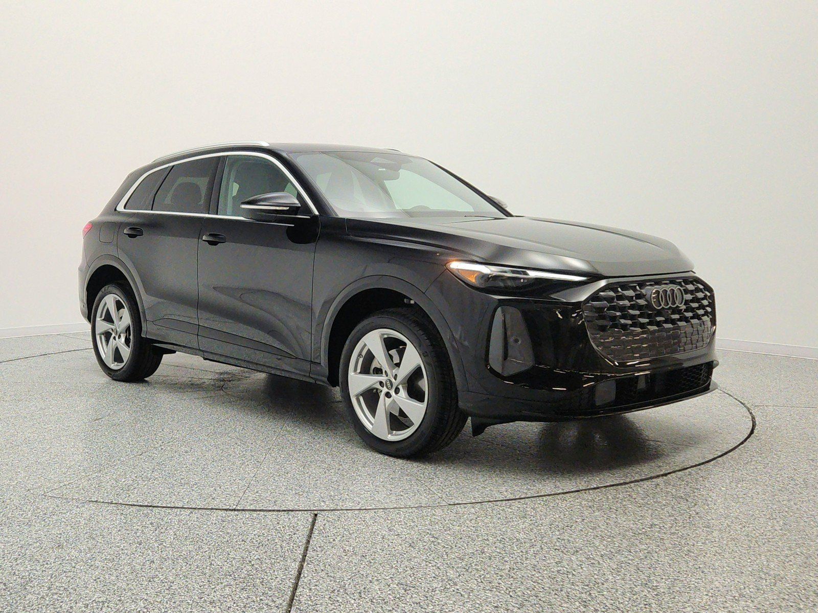 Used 2025 Audi Q5 Premium Plus w/ Premium Plus AWD/4WD image 3