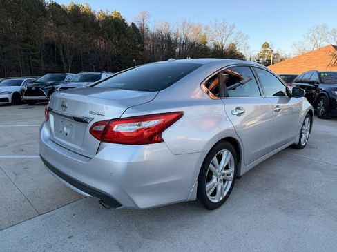 Used 2017 Nissan Altima 3.5 SL w/ 3.5 Technology Package image 17