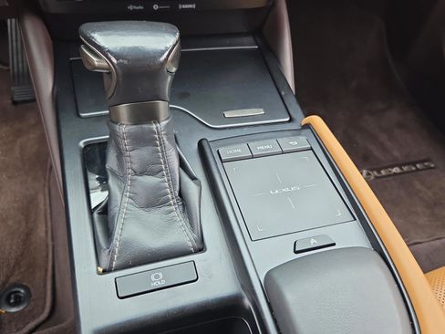 Used 2019 Lexus ES 350 image 21