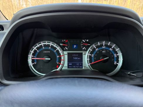 Used 2014 Toyota 4Runner SR5 AWD/4WD image 16
