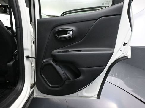 Used 2020 Jeep Renegade Altitude FWD image 38