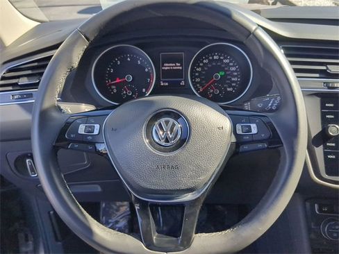 Certified 2020 Volkswagen Tiguan SE image 28