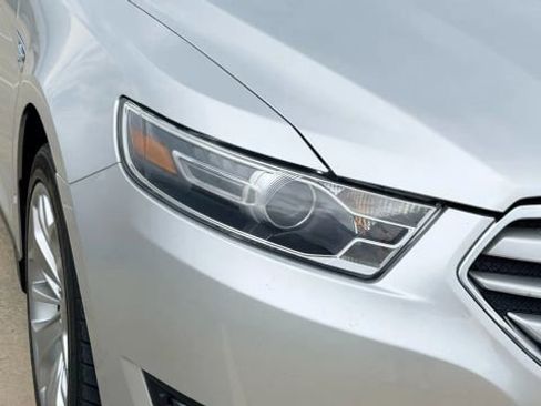 Used 2019 Ford Taurus Limited image 43