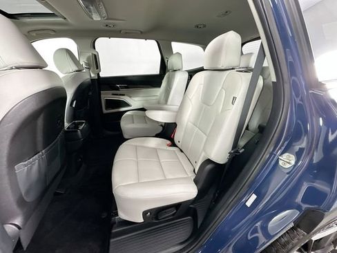 Used 2023 Kia Telluride EX w/ EX Captain's Chair Package image 4