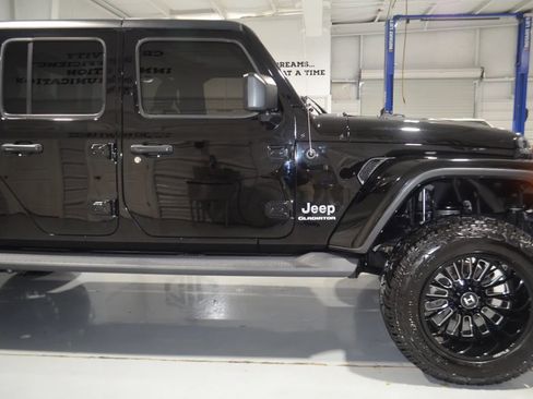 Used 2022 Jeep Gladiator Overland image 7