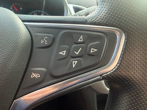 Used 2020 Chevrolet Equinox LS FWD image 19