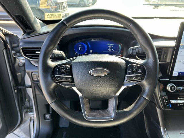 Certified 2022 Ford Explorer Platinum w/ Equipment Group 601A AWD/4WD image 19