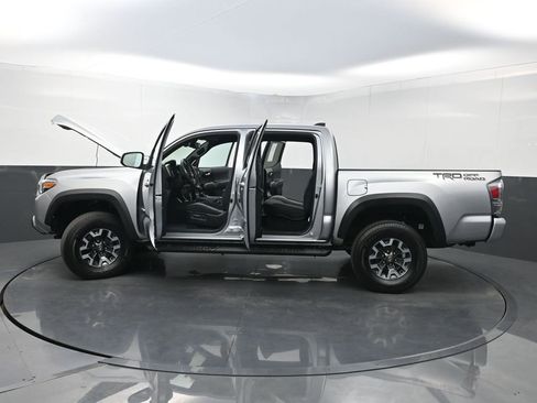Used 2022 Toyota Tacoma TRD Off-Road w/ Technology Package image 36