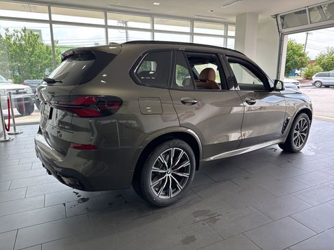 New 2026 BMW X5 xDrive40i w/ M Sport Package AWD/4WD image 8