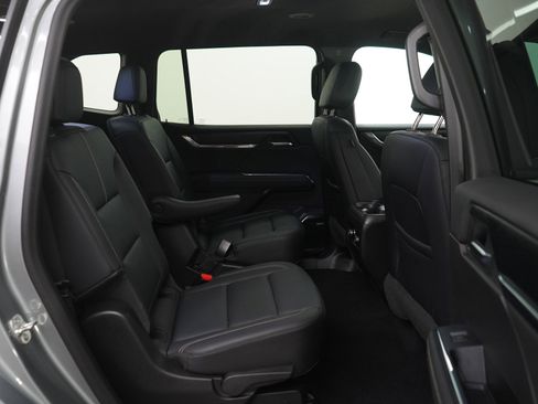 Used 2024 GMC Acadia Elevation w/ Luxury Package AWD/4WD image 12